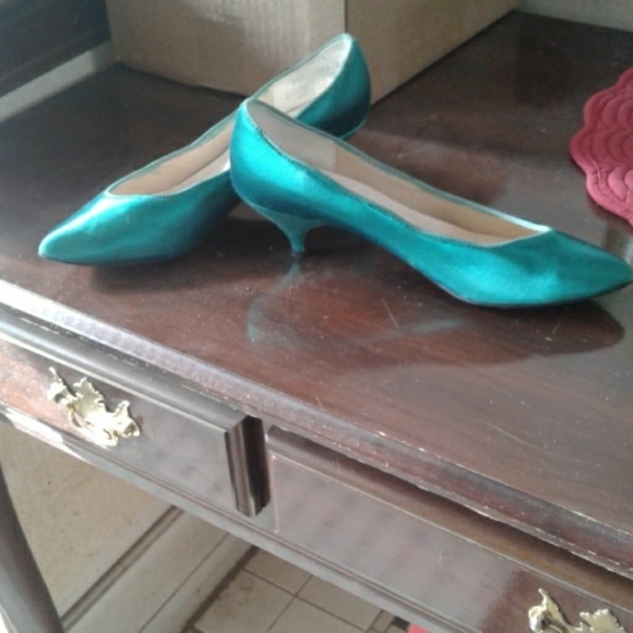 Formal dress - Picture 2 of 3